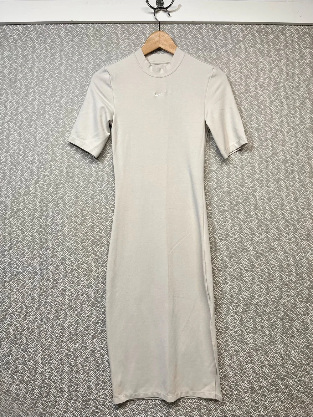 XS Nike Women's Cream/Oatmeal Short-Sleeve Midi Bodycon Dress